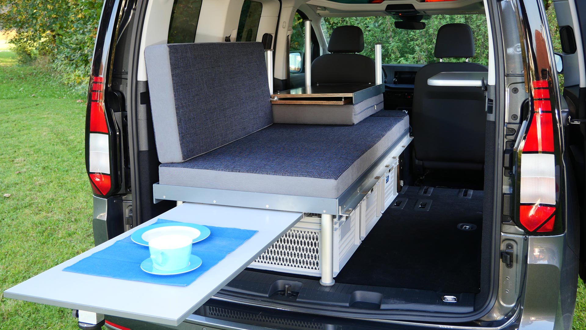 Der VW-Caddy mit Campingausbau von FixCamp